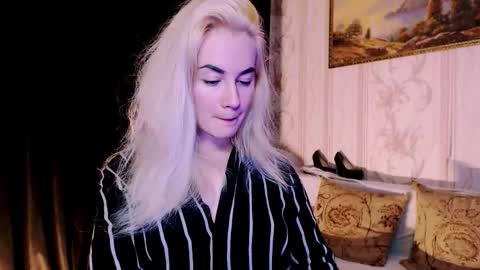 Snapshot of carinfox chatting on November 2025 08:03:01 PM Carin online show from November 2025 08:03:01 PM