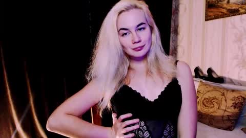 Snapshot of carinfox chatting on November 2025 09:35:02 PM Carin online show from November 2025 09:35:02 PM