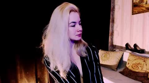 Snapshot of carinfox chatting on November 2025 04:34:02 AM Carin online show from November 2025 04:34:02 AM