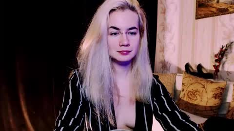 Snapshot of carinfox chatting on December 2025 08:34:01 AM Carin online show from December 2025 08:34:01 AM