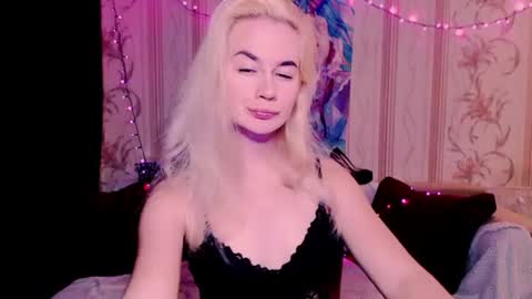 Snapshot of carinfox chatting on June 2026 05:28:02 PM Carin online show from June 2026 05:28:02 PM