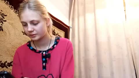 Snapshot of carissaalderson chatting on April 2026 02:47:02 AM Kira online show from April 2026 02:47:02 AM