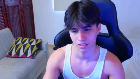 Snapshot of carl_dixon chatting on October 2025 06:35:02 PM carl_dixon online show from October 2025 06:35:02 PM