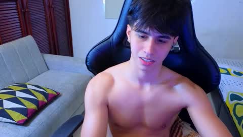 Snapshot of carl_dixon chatting on November 2025 04:40:02 PM carl_dixon online show from November 2025 04:40:02 PM