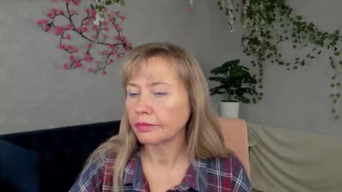 Snapshot of carla_vogue chatting on November 2025 06:02:01 AM Carla Vogue online show from November 2025 06:02:01 AM