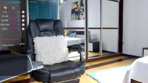 wendymilf online show from October 2025 08:40:01 PM