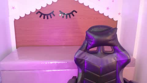 Snapshot of carlie_mayer chatting on December 2025 03:26:02 AM CARLYE online show from December 2025 03:26:02 AM