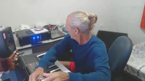 carlos online show from June 2026 09:39:01 PM