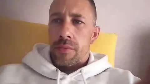 Snapshot of carlosrm440882 chatting on April 2026 01:24:02 PM carlosrm440882 online show from April 2026 01:24:02 PM