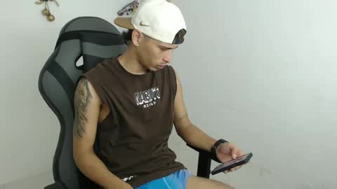 Snapshot of carlossmi01 chatting on December 2025 11:30:02 AM carlossmi01 online show from December 2025 11:30:02 AM