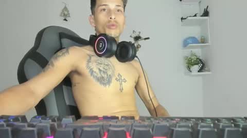 Snapshot of carlossmi01 chatting on January 2026 04:15:01 AM carlossmi01 online show from January 2026 04:15:01 AM