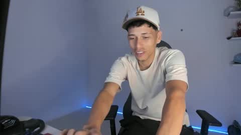 Snapshot of carlossmi01 chatting on April 2026 01:22:01 PM carlossmi01 online show from April 2026 01:22:01 PM