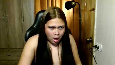 Carla online show from November 2025 07:48:02 PM