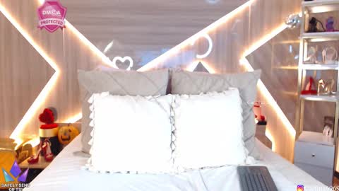 Snapshot of carlotta_ricci chatting on November 2025 05:37:01 PM Carla Carla I am sensual goddes and i was born for loveworshipping and enjoyment. online show from November 2025 05:37:01 PM