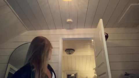 Snapshot of carlybora chatting on November 2025 05:07:02 AM Carly Bora online show from November 2025 05:07:02 AM