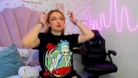 Snapshot of carmesi_ chatting on April 2026 07:38:02 PM carmesi_ online show from April 2026 07:38:02 PM