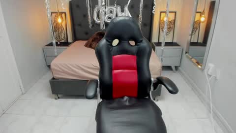 CARMILA online show from April 2026 07:52:02 PM