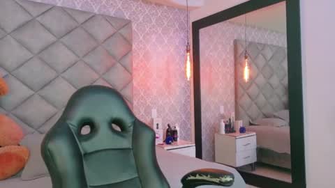 Snapshot of caro_adams1 chatting on November 2025 12:44:02 PM caro_adams1 online show from November 2025 12:44:02 PM