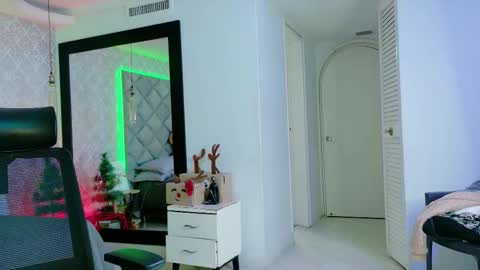 caro_adams1 online show from January 2026 10:50:01 AM