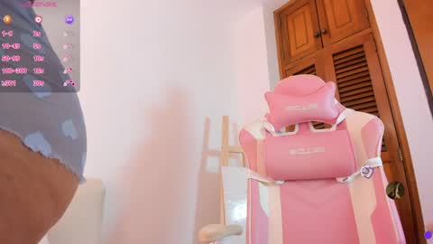 Snapshot of caro_martinezz chatting on April 2026 05:18:02 AM online show from April 2026 05:18:02 AM