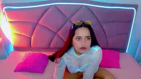 Carolaine01 online show from November 2025 03:00:01 PM