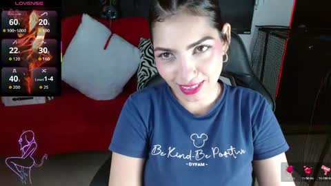 Snapshot of carolaine69_ chatting on May 2026 02:02:01 PM Caroline online show from May 2026 02:02:01 PM