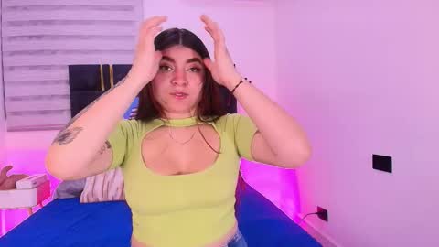 Snapshot of carolayrosse chatting on February 2026 03:05:01 AM carola online show from February 2026 03:05:01 AM