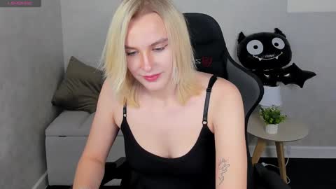 Snapshot of carolin_miller chatting on October 2025 05:37:02 AM Carol online show from October 2025 05:37:02 AM