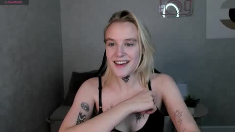 Snapshot of carolin_miller chatting on November 2025 08:58:02 AM Carol online show from November 2025 08:58:02 AM