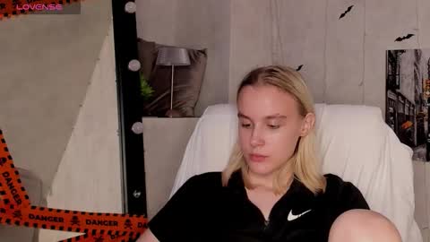 Snapshot of carolin_miller chatting on November 2025 10:25:02 AM Carol online show from November 2025 10:25:02 AM