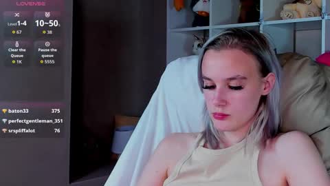 Snapshot of carolin_miller chatting on November 2025 09:24:02 PM Carol online show from November 2025 09:24:02 PM