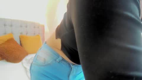 Snapshot of carolina_hernandez22 chatting on October 2025 12:53:02 PM Carolina online show from October 2025 12:53:02 PM