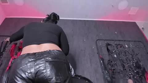 carolina online show from November 2025 07:59:02 PM