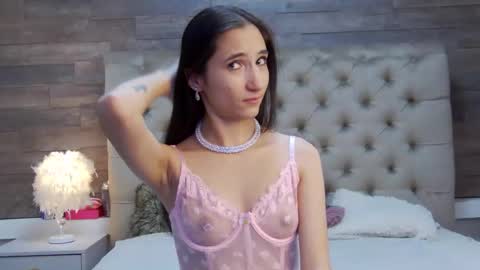 Snapshot of carolinahart chatting on October 2025 04:27:02 PM carolinahart online show from October 2025 04:27:02 PM