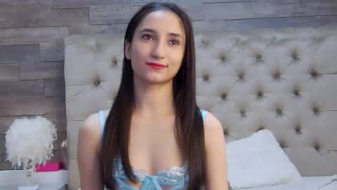 Snapshot of carolinahart chatting on October 2025 06:58:02 AM carolinahart online show from October 2025 06:58:02 AM