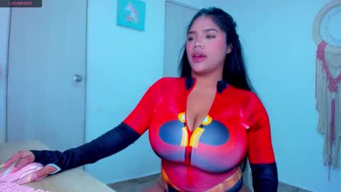 Snapshot of carolinalovehot chatting on October 2025 01:44:01 PM Carolina online show from October 2025 01:44:01 PM