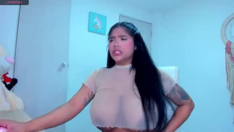 Snapshot of carolinalovehot chatting on November 2025 11:31:02 AM Carolina online show from November 2025 11:31:02 AM