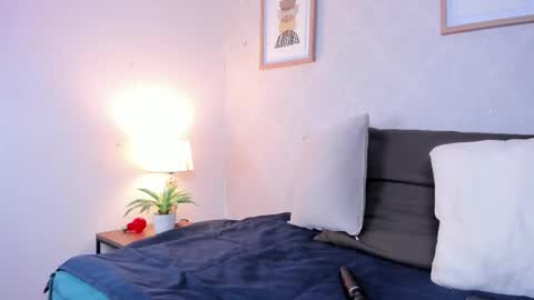  Caroline  online show from November 2025 11:32:02 AM