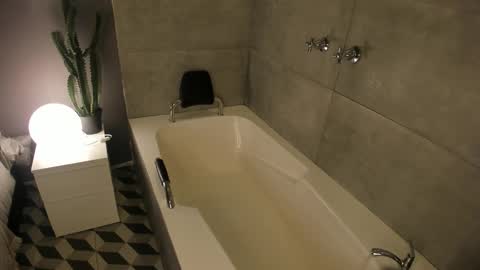  Caroline  online show from March 2026 11:28:02 AM