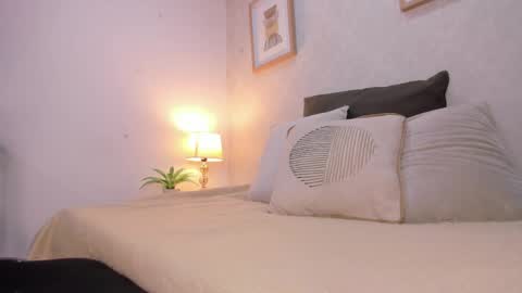  Caroline  online show from April 2026 11:33:01 AM