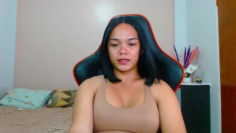 caroline_east online show from March 2025 03:41:01 PM