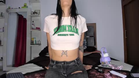 Snapshot of caroline_m8 chatting on December 2024 03:45:01 AM CAROLINE online show from December 2024 03:45:01 AM