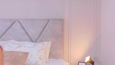 Snapshot of carolineejoness chatting on April 2026 04:17:01 AM Caroline online show from April 2026 04:17:01 AM