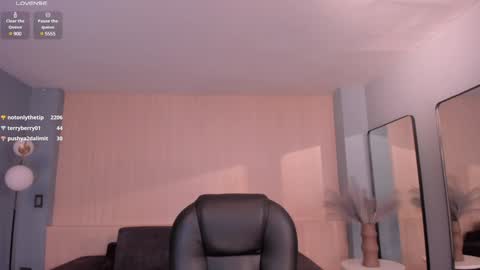 Caro online show from January 2025 01:38:02 PM