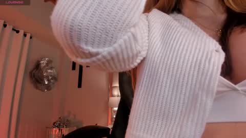 Caro online show from November 2025 11:21:02 AM