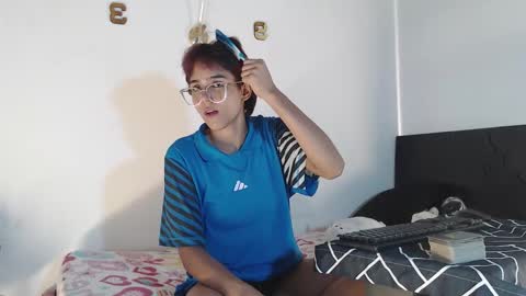 Caroline online show from October 2025 08:47:01 PM