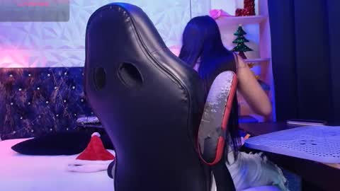 Caroline Scoth online show from December 2024 04:46:02 PM