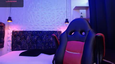 Caroline Scoth online show from January 2025 05:23:01 PM