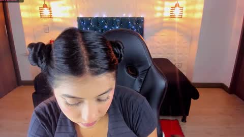 Caroline Scoth online show from February 2025 06:08:02 PM