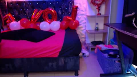 Caroline Scoth online show from February 2025 06:37:01 PM